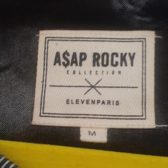 Closet clearance - Picture 3 of 7